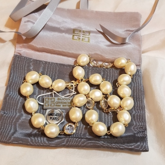 Givenchy Jewelry - GIVENCHY PARIS NY Tagged Orig Bag Necklace